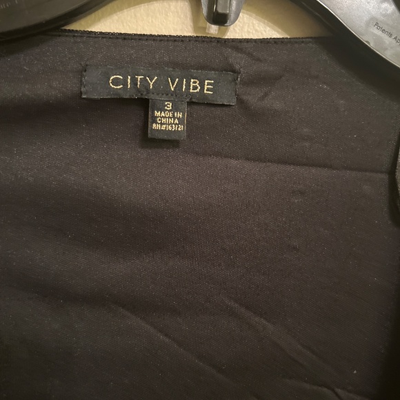 Extremely flattering evening dress gown - Picture 4 of 7